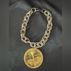 COLLECTOR 1962 World’s Fair Medallion Seattle on gold toned bracelet